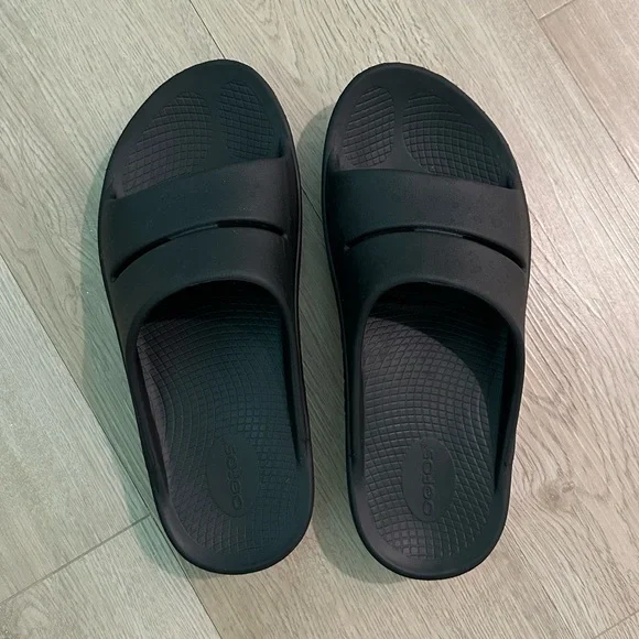 Oofos Slides Black - Picture 1 of 1